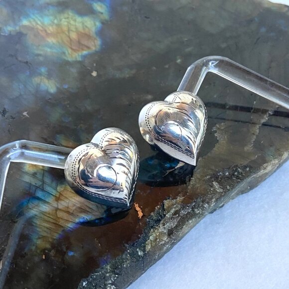 VTG Sterling Silver 925 Etched Hollow Puffy Heart Stud Earrings Heart Jewelry - Picture 4 of 16